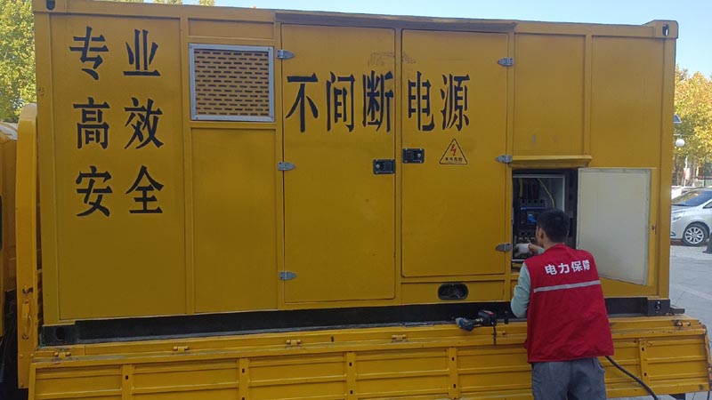 河南柴油发电机组和UPS电源配合使用时，如何避免切换过程中的电力中断？